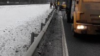 Работы по замене дорожного ограждения на Приморском шоссе Санкт-Петербурга